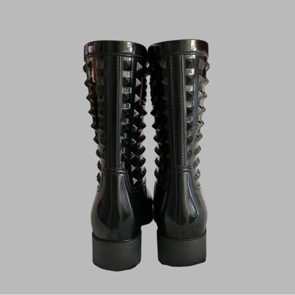 Valentino Garavani Rockstud Short Rain
Boots Size 6 with box & dust bag, - Picture 5 of 12